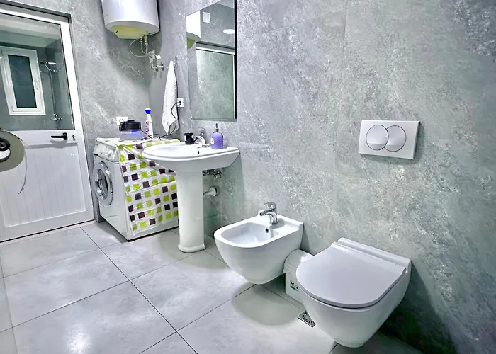 Cozy Urban アパート ティラナ